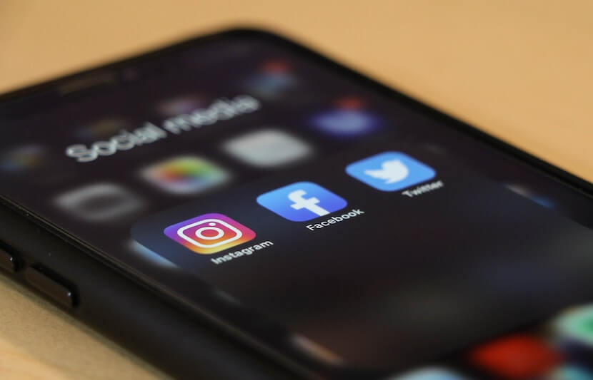 Social Media Does Not Displace Face-to-Face Social Interactions