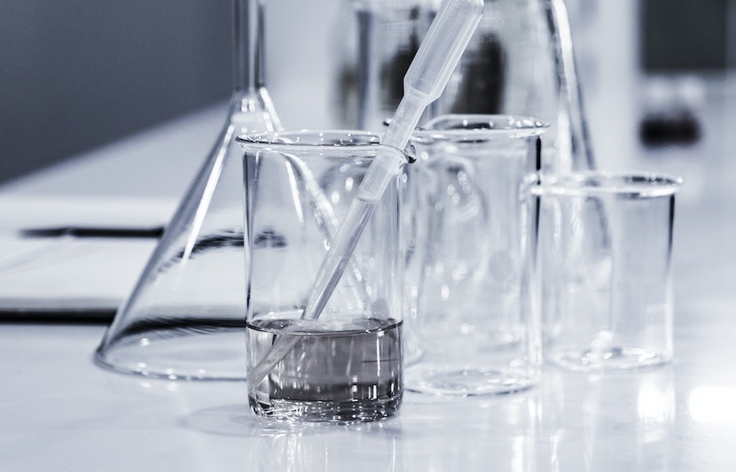 Why Smaller Class Sizes Close Performance Gaps in Science Courses