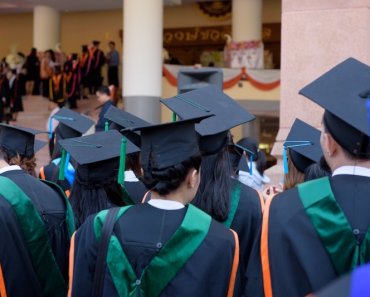 First-Generation College Students Earn Less Than Graduates Whose Parents Went to College