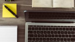 Too Much Time Online Will Hurt You Academically, Study Finds