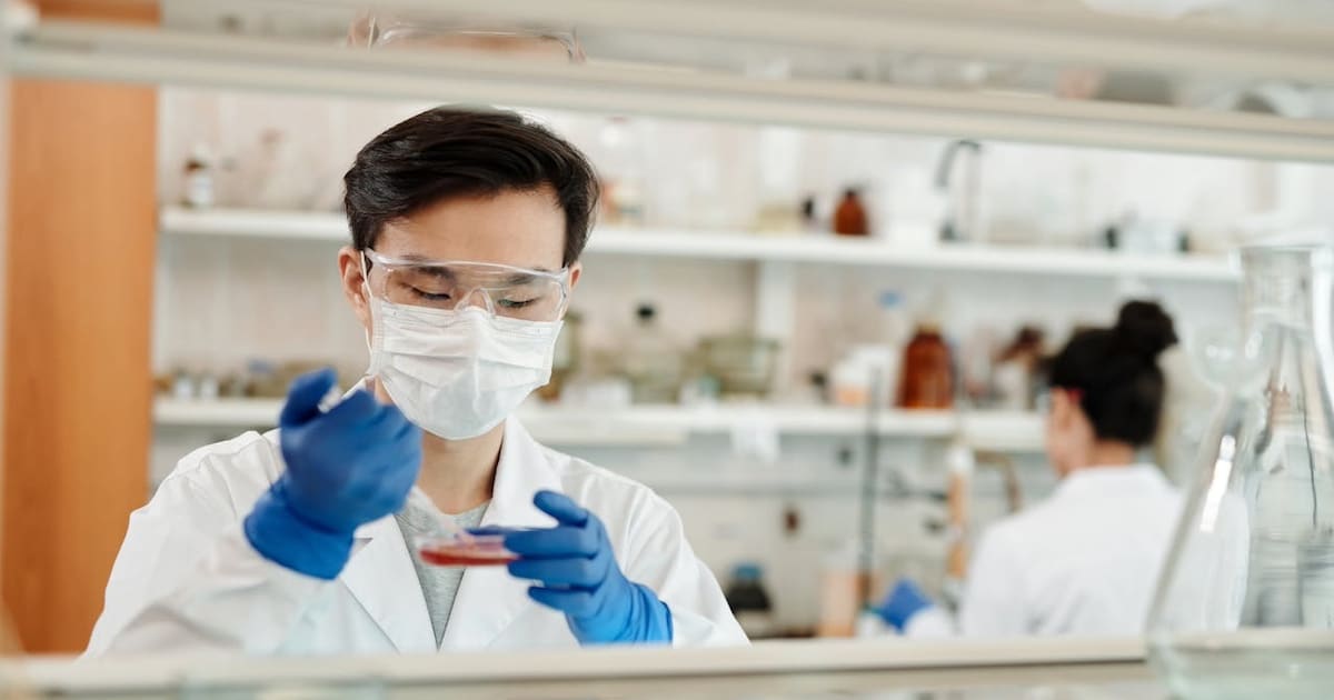 12 Biochemistry Jobs for Biochemistry Majors | The University Network